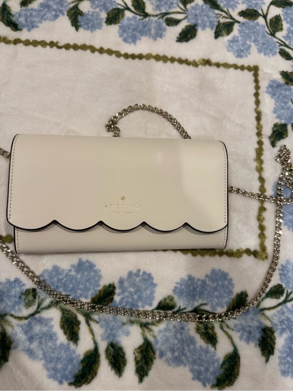 Kate Spade Ivory Scallop Chain Wallet Bag